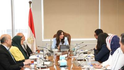 وزيرة الإسكان تبحث مع مؤسسة التمويل الدولية تعزيز التعاون في مشروعات تحلية مياه البحر وتوطين صناعاتها
