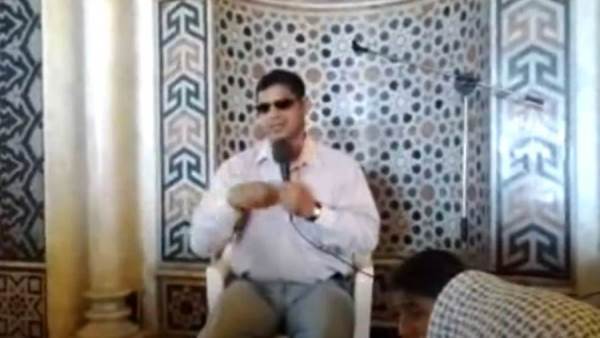 المهندس صابر حافظ أثناء إلقاء خطبة بأحد مساجد مدينة برج العرب