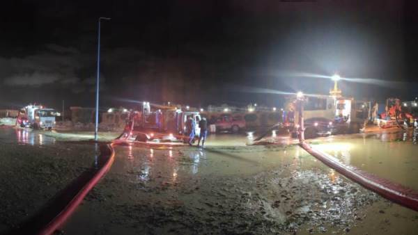 شركة مياه مطروح تنجح فى مواجهة السيول بمنطقة طريق السلوم الدولي