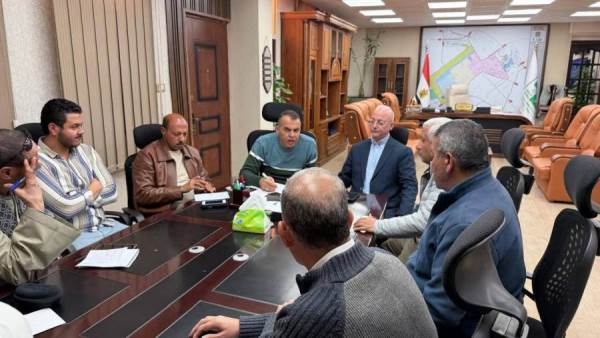 رئيس جهاز أكتوبر يبحث مع ملاك «الحي السكني التاسع» مطالبهم وتسريع أعمال التطوير