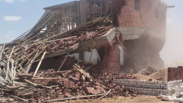 تنفيذ إزالة فورية لمبنى مخالف بمدينة سفنكس الجديدة