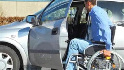 تعرف على خطوات الحصول على سيارة لذوي القدرات الخاصة وتحذير الحكومة للمخالفين